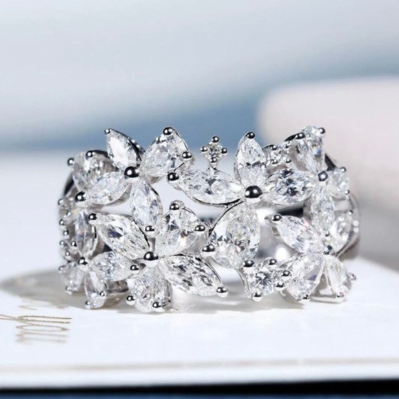 Crystal Flower Petal Ring S925 - Picture 5 of 12